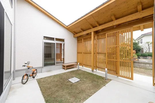 平屋住宅 自然素材に囲まれた土間と中庭のある家(120坪)：茂原市